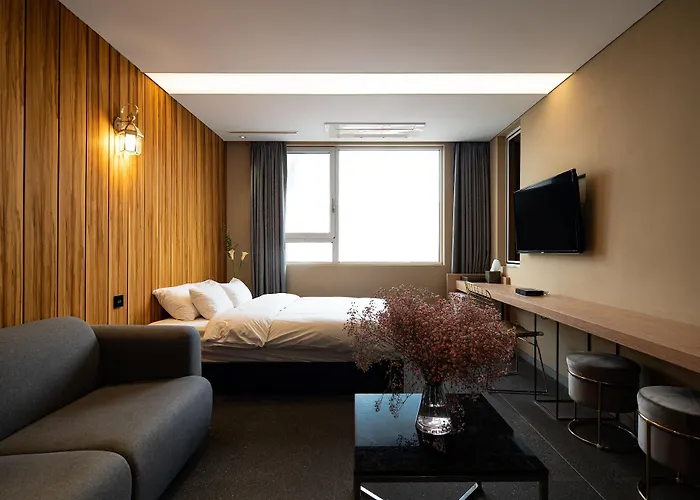 Hotel The Designers Hongdae 3*