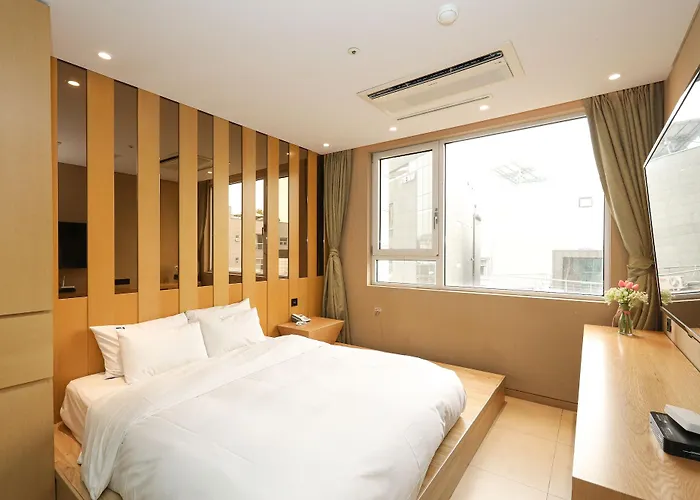 Hotel The Designers Hongdae 3*