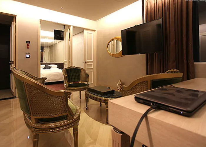 Hotel The Designers Hongdae 3*