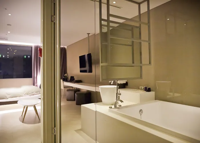 Hotel The Designers Hongdae 3*