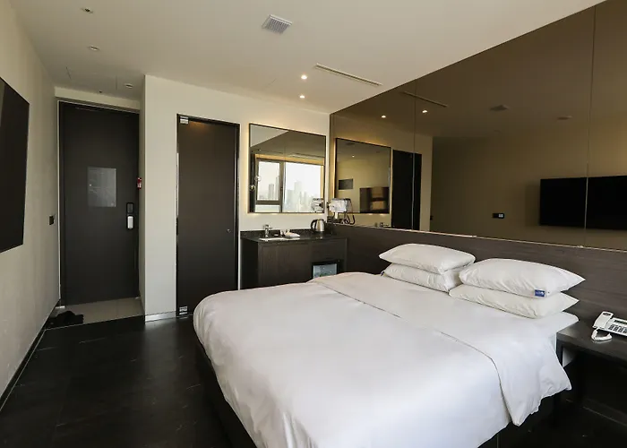 Hotel The Designers Hongdae 3*